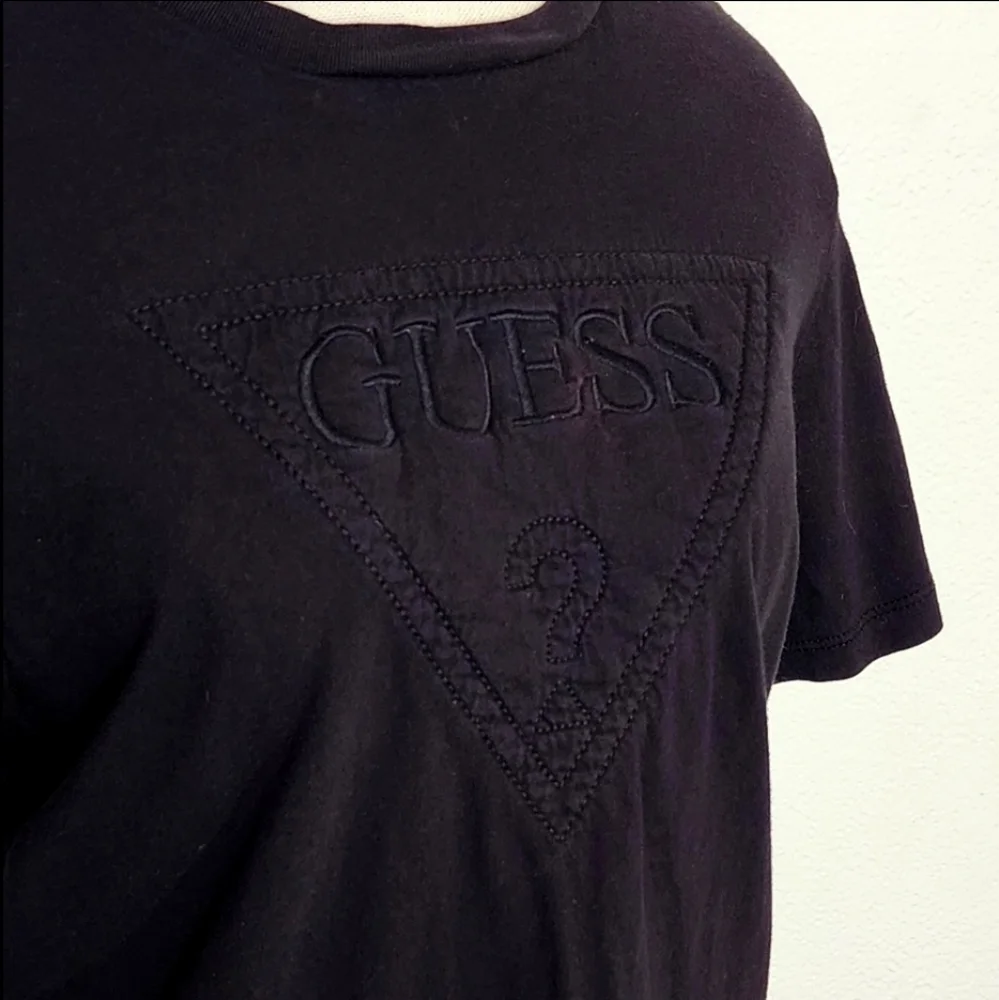 Guess T-Shirt Unisex Embossed Logo 100% Cotton Short Sleeve Vintage Black Size S - Picture 5 of 11